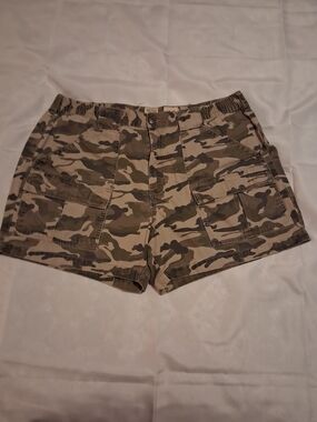 RedHead Camo Cargo Men's Shorts - Olive & Khaki. Size 40. SEE NOTE FOR CONDITION